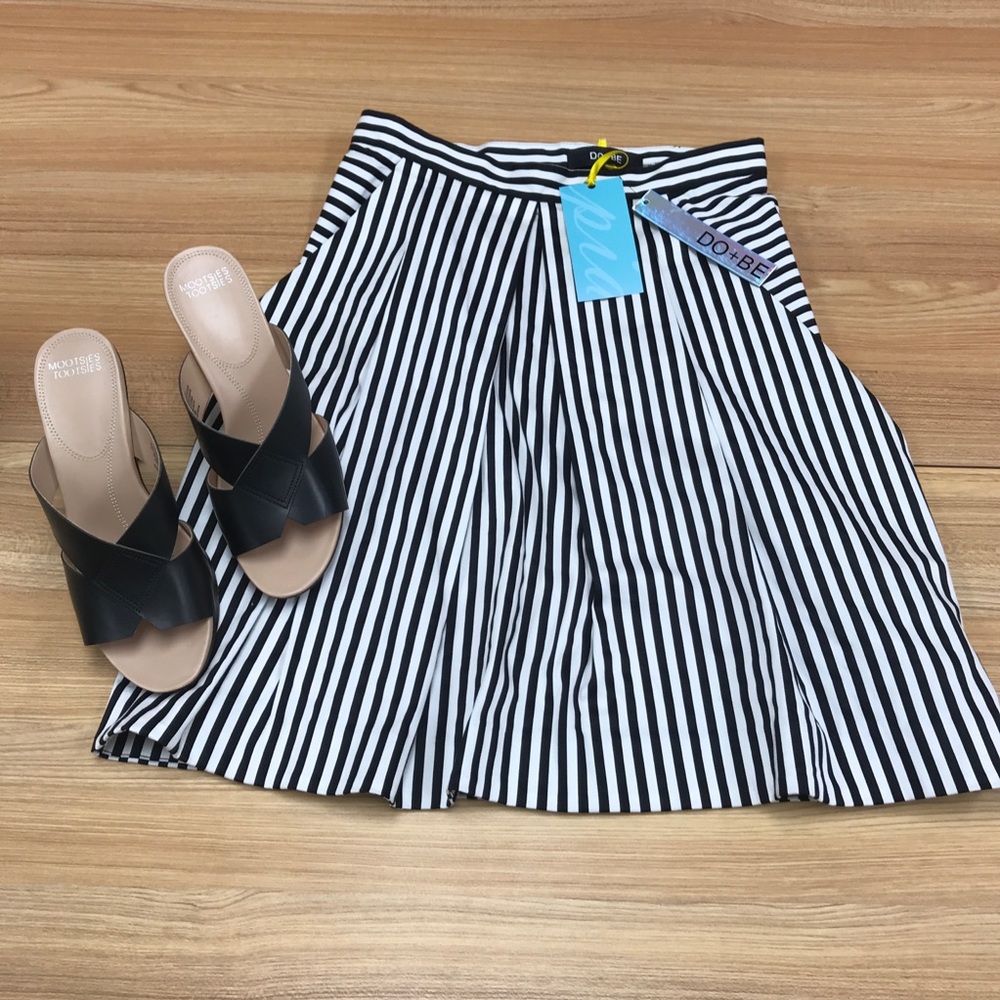 DO + BE Black and White Stripe Skirt w pockets